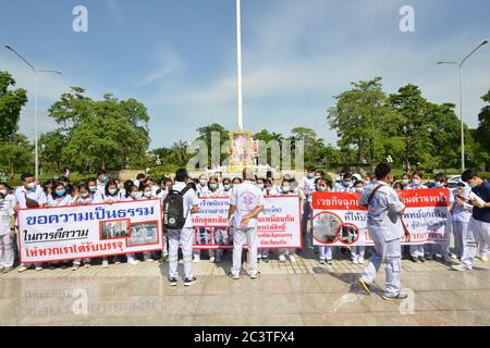Nonthaburi, Thaïlande. 22 juin 2020. Thai Emergency Medical Technician Intermediate Group Chunum au ministère de la Santé publique, Nonthaburi demande à être un fonctionnaire du gouvernement. (Photo de Teera Noisakran/Pacific Press) crédit: Pacific Press Agency/Alay Live News Banque D'Images