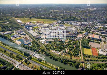 Neue Mitte avec Centro, Centro-Park, Koenig-Pilsener-Arena, Metronom Theatre, Aquarium Sea Life Centre, Aquapark Oberhausen à chanel Rhein-Herne-Kanal, 29.05.2019, vue aérienne, Allemagne, Rhénanie-du-Nord-Westphalie, région de la Ruhr, Oberhausen Banque D'Images