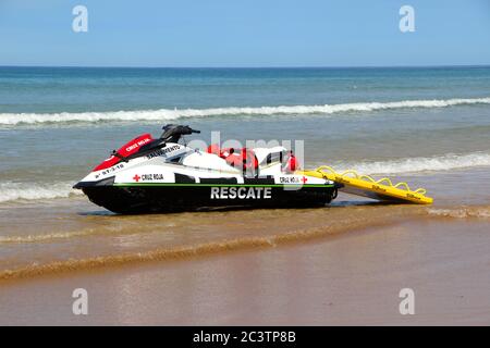 Jet ski de la protection de la vie au bord de l'eau avec personne en vue Banque D'Images