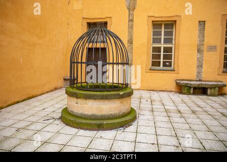 Un ancien château bien dans le château de Podebrady en République tchèque Banque D'Images