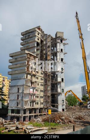 Naples - Italie. 11 juin 2020 : la démolition du bâtiment vela di scampia a commencé le 20 février 2020 Banque D'Images