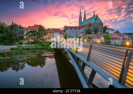 Gorlitz, Allemagne. Image de paysage urbain du centre-ville historique de Gorlitz, Allemagne, au coucher du soleil spectaculaire. Banque D'Images