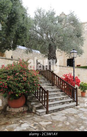 Escalier dans le monastère Saint d'Agios Neophytos près du village de Tala, Chypre Banque D'Images