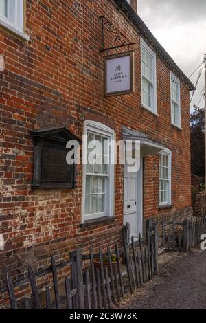 Jane Austen's House - un bâtiment classé de catégorie I où Jane Austen a vécu la majeure partie de sa vie, situé dans le village pittoresque de Chawton, Angleterre, Royaume-Uni Banque D'Images