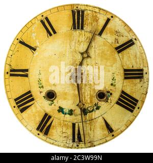 Face d'horloge antique avec des fissures isolées sur un fond blanc Banque D'Images