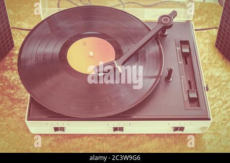 Image rétro d'un ancien joueur de disques sur un marché en fuite Banque D'Images