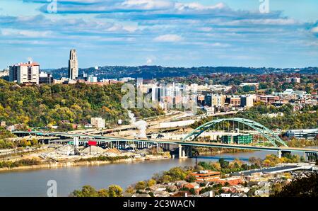 Birmingham Bridge, de l'autre côté de la rivière Monongahela, à Pittsburgh, en Pennsylvanie Banque D'Images