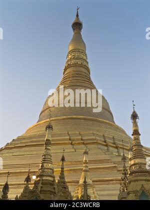 dh Shwedagon Pagode temple YANGON MYANMAR temples bouddhistes Great Dagon Zedi Daw stupa or feuille birmane Banque D'Images
