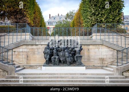 La Foule de Rayond Mason - la foule, sculpture exposée au jardin des Tuileries, Paris, France Banque D'Images