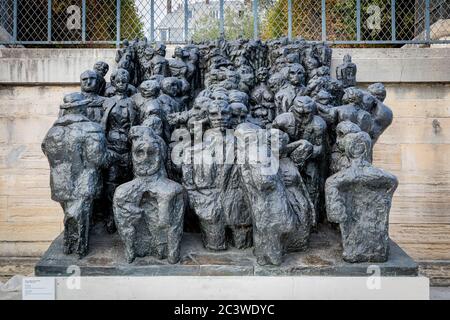 La Foule de Rayond Mason - la foule, sculpture exposée au jardin des Tuileries, Paris, France Banque D'Images