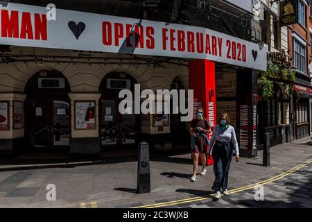 Londres, Royaume-Uni. 22 juin 2020. Bad timingg as Pretty Woman (Piccadilly) n'a ouvert que le 2020 février - dans les théâtres, tous les théâtres restent fermés sans aucune perspective de réouverture d'une manière finalement viable, malgré l'assouplissement du verrouillage du coronavirus (COVID-19). Crédit : Guy Bell/Alay Live News Banque D'Images