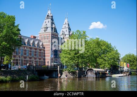 Rijksmuseum dans le centre d'Amsterdam, pays-Bas. Célèbre musée du XIXe siècle dédié aux artistes et à l'art hollandais Banque D'Images