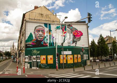 Le 18 juin 2020, la ville de Bruxelles inaugure une fresque de l'artiste Novadead en hommage à George Floyd. Cette fresque fait partie de la route Street Art Banque D'Images