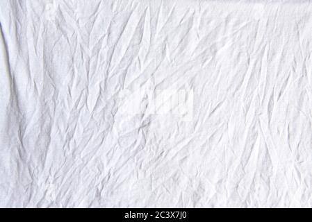 Tissu blanc froissé, arrière-plan ou texture Banque D'Images