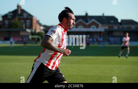 Ryan Bowman d'Exeter City célèbre le troisième but de son équipe lors du match de jeu de la Sky Bet League Two Play Off au St James Park, Exeter. Banque D'Images