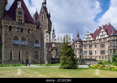 Palais de Moszna - une résidence historique située dans le village de Moszna, dans la Voïvodie Opolskie, Pologne. Banque D'Images