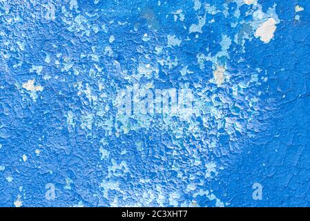 Peinture bleue écaillée sur un mur en béton Banque D'Images