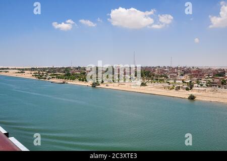 Sea Princess naviguant dans le canal de Suez Banque D'Images