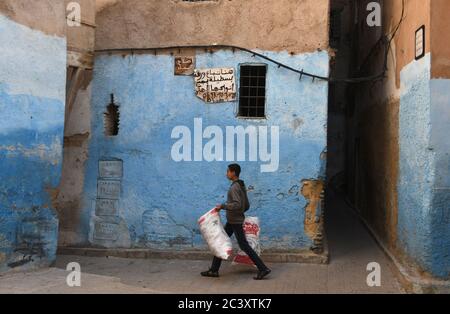 FES, Maroc. 27 février 2020. Le souk ou le marché de Fès, au Maroc. 27 février 2020. Crédit : Mark Hertzberg/ZUMA Wire/Alay Live News Banque D'Images