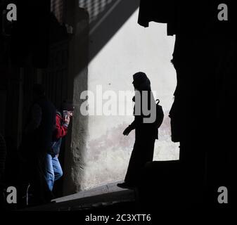 FES, Maroc. 27 février 2020. Le souk ou le marché de Fès, au Maroc. 27 février 2020. Crédit : Mark Hertzberg/ZUMA Wire/Alay Live News Banque D'Images