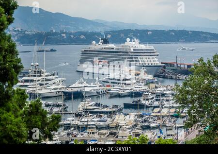 bateau de croisière de luxe Viking Orion amarré à la Gare Maritime de Monaco à Port Hercules, Principauté de Monaco, Reviera Banque D'Images