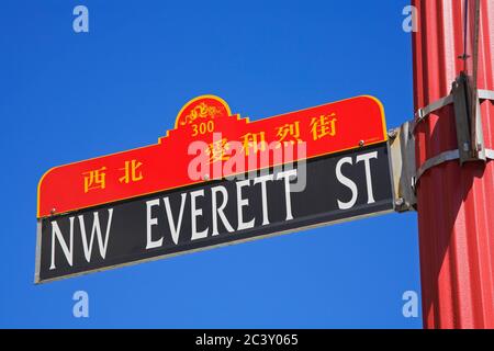 Les plaques de rue à Chinatown District de Portland, Oregon, USA Banque D'Images