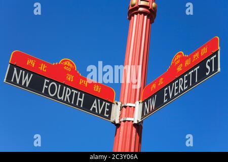 Les plaques de rue à Chinatown District de Portland, Oregon, USA Banque D'Images