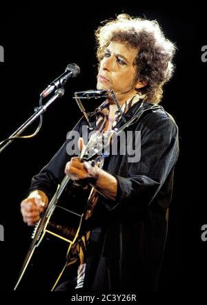 Bob Dylan en concert au stade Wembley, Londres, le 8 juin 1989 Banque D'Images