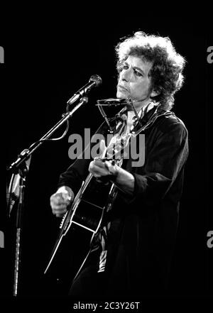 Bob Dylan en concert au stade Wembley, Londres, le 8 juin 1989 Banque D'Images