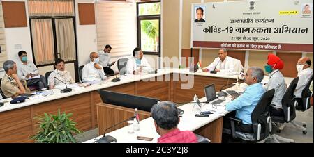 Jaipur, Inde. 22 juin 2020. Le ministre en chef du Rajasthan, Ashok Gehlot, lance une campagne spéciale de sensibilisation à la COVID-19 pour sensibiliser les gens à la coronavirus dans plus de 11,500 villages de l'État du 21 au 30 juin, à Jaipur. (Photo de Sumit Saraswat/Pacific Press) crédit: Pacific Press Agency/Alay Live News Banque D'Images