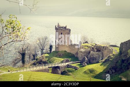 Château d'Urquhart près du lac Loch Ness en Écosse Banque D'Images