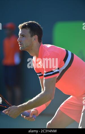 KEY BISCAYNE, FL - MARS 25: Grigor Dimitrov de Bulgarie joue un revers contre Jeremy Chardy de France dans leur troisième match rond lors de l'Open de Miami présenté par Itau au Crandon Park tennis Centre le 25 mars 2018 à Key Biscayne, Floride. Personnes: Grigor Dimitrov crédit: Storms Media Group/Alay Live News Banque D'Images