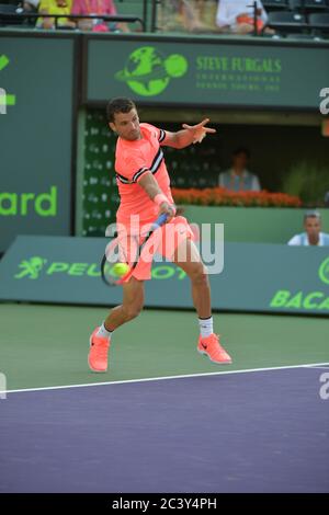 KEY BISCAYNE, FL - MARS 25: Grigor Dimitrov de Bulgarie joue un revers contre Jeremy Chardy de France dans leur troisième match rond lors de l'Open de Miami présenté par Itau au Crandon Park tennis Centre le 25 mars 2018 à Key Biscayne, Floride. Personnes: Grigor Dimitrov crédit: Storms Media Group/Alay Live News Banque D'Images