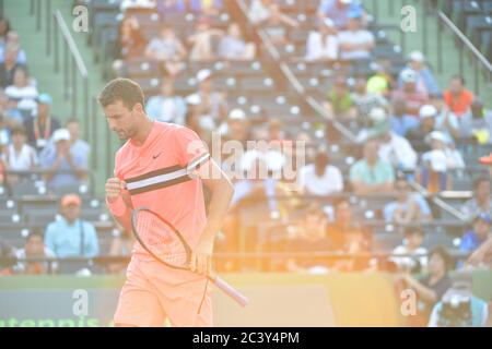 KEY BISCAYNE, FL - MARS 25: Grigor Dimitrov de Bulgarie joue un revers contre Jeremy Chardy de France dans leur troisième match rond lors de l'Open de Miami présenté par Itau au Crandon Park tennis Centre le 25 mars 2018 à Key Biscayne, Floride. Personnes: Grigor Dimitrov crédit: Storms Media Group/Alay Live News Banque D'Images