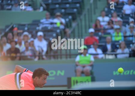 KEY BISCAYNE, FL - MARS 25: Grigor Dimitrov de Bulgarie joue un revers contre Jeremy Chardy de France dans leur troisième match rond lors de l'Open de Miami présenté par Itau au Crandon Park tennis Centre le 25 mars 2018 à Key Biscayne, Floride. Personnes: Grigor Dimitrov crédit: Storms Media Group/Alay Live News Banque D'Images