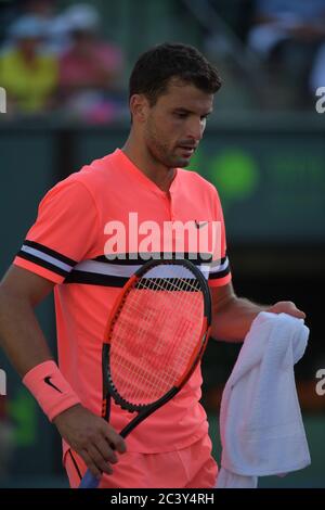 KEY BISCAYNE, FL - MARS 25: Grigor Dimitrov de Bulgarie joue un revers contre Jeremy Chardy de France dans leur troisième match rond lors de l'Open de Miami présenté par Itau au Crandon Park tennis Centre le 25 mars 2018 à Key Biscayne, Floride. Personnes: Grigor Dimitrov crédit: Storms Media Group/Alay Live News Banque D'Images