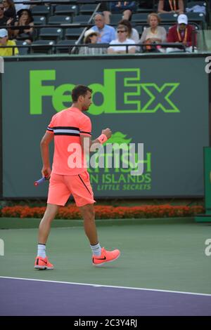 KEY BISCAYNE, FL - MARS 25: Grigor Dimitrov de Bulgarie joue un revers contre Jeremy Chardy de France dans leur troisième match rond lors de l'Open de Miami présenté par Itau au Crandon Park tennis Centre le 25 mars 2018 à Key Biscayne, Floride. Personnes: Grigor Dimitrov crédit: Storms Media Group/Alay Live News Banque D'Images