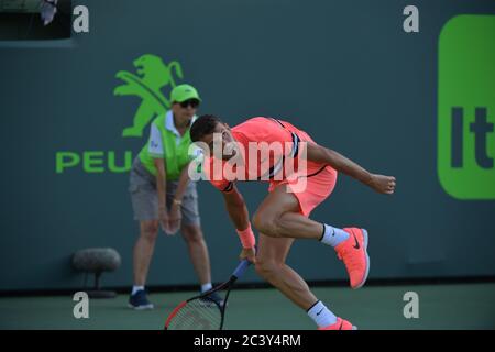 KEY BISCAYNE, FL - MARS 25: Grigor Dimitrov de Bulgarie joue un revers contre Jeremy Chardy de France dans leur troisième match rond lors de l'Open de Miami présenté par Itau au Crandon Park tennis Centre le 25 mars 2018 à Key Biscayne, Floride. Personnes: Grigor Dimitrov crédit: Storms Media Group/Alay Live News Banque D'Images