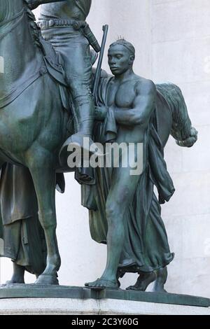 Statue du président Theodore Roosevelt devant le Musée américain d'Histoire naturelle, à l'ouest de Manhattan, New York, le 22 juin 2020 Banque D'Images