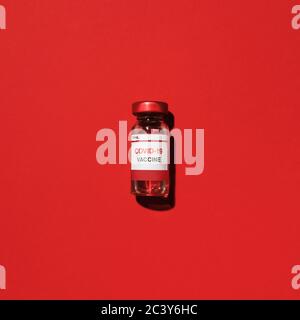 Dose studio de flacon avec le vaccin Covid-19 Banque D'Images