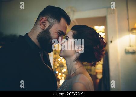 Couple romantique au restaurant Banque D'Images