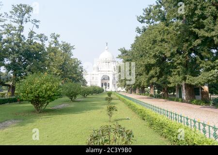 La plus belle architecture Victoria Memorial au coeur de la ville métropolitaine, un souvenir de grandeur coloniale d'époque, musée et destination touristique. Entrée Banque D'Images