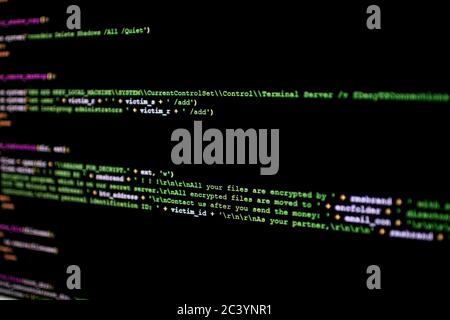 Code source ransomware. Code source de script malveillant qui crypte les fichiers sur le pc de la victime. Lignes de code de logiciels importants pour la cybersécurité Banque D'Images