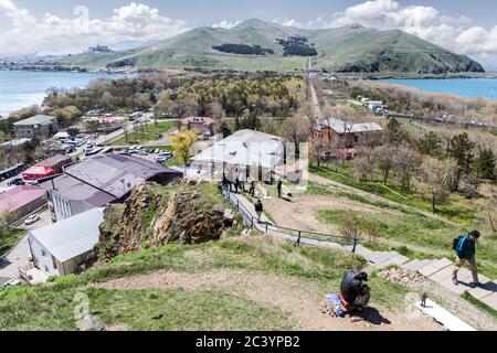 Péninsule, lac Sevan, l'un des plus grands lacs d'eau douce à haute altitude (alpins) de la province Eurasie de Gegharkunik, Arménie Banque D'Images