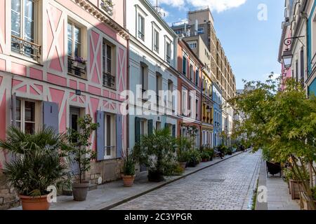 Rue Crémieux, Paris, France - 19 mai 2020 : la rue Crémieux dans le 12ème arrondissement est l'une des plus jolies rues résidentielles de Paris. Banque D'Images