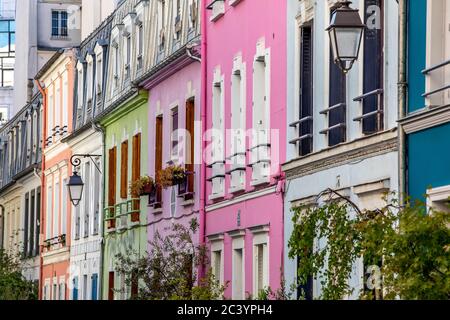 Rue Crémieux, Paris, France - 19 mai 2020 : la rue Crémieux dans le 12ème arrondissement est l'une des plus jolies rues résidentielles de Paris. Banque D'Images