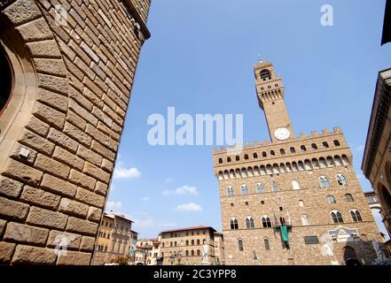 Le Palazzo Vecchio est situé sur la Piazza della Signoria à Florence et est le siège de la municipalité. Il représente la meilleure synthèse du fourteent Banque D'Images