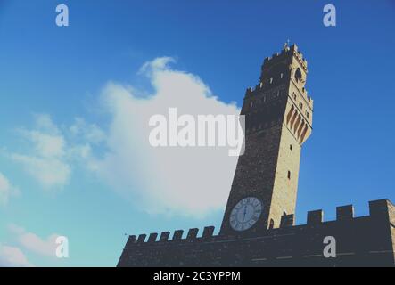 Le Palazzo Vecchio est situé sur la Piazza della Signoria à Florence et est le siège de la municipalité. Il représente la meilleure synthèse du fourteent Banque D'Images