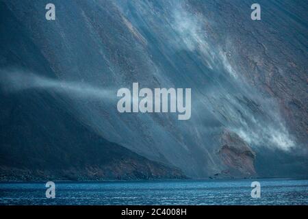Éruption du volcan Stromboli. Stromboli appartient au groupe des îles éoliennes en Sicile (Italie) Banque D'Images