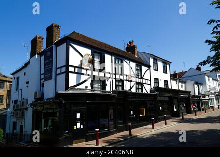 G Collins & Sons bijoutiers magasinent dans un bâtiment historique de High Street, Royal Tunbridge Wells, Kent, Angleterre Banque D'Images